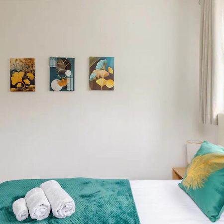 Spacious Two Bedroom Apartment In Battersea, Free Parking London Exterior photo
