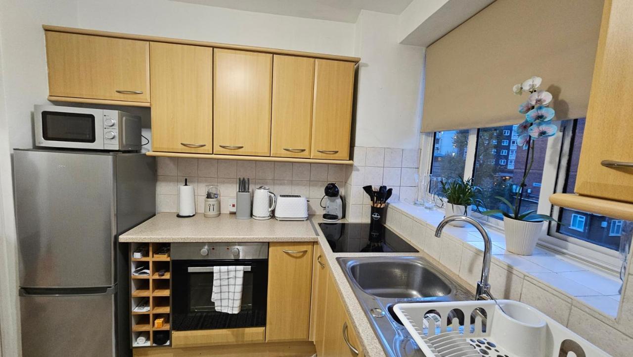 Spacious Two Bedroom Apartment In Battersea, Free Parking London Exterior photo